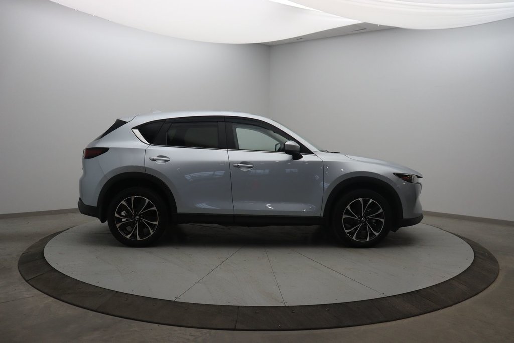 2023 Mazda CX-5 in Baie-Comeau, Quebec - 3 - w1024h768px