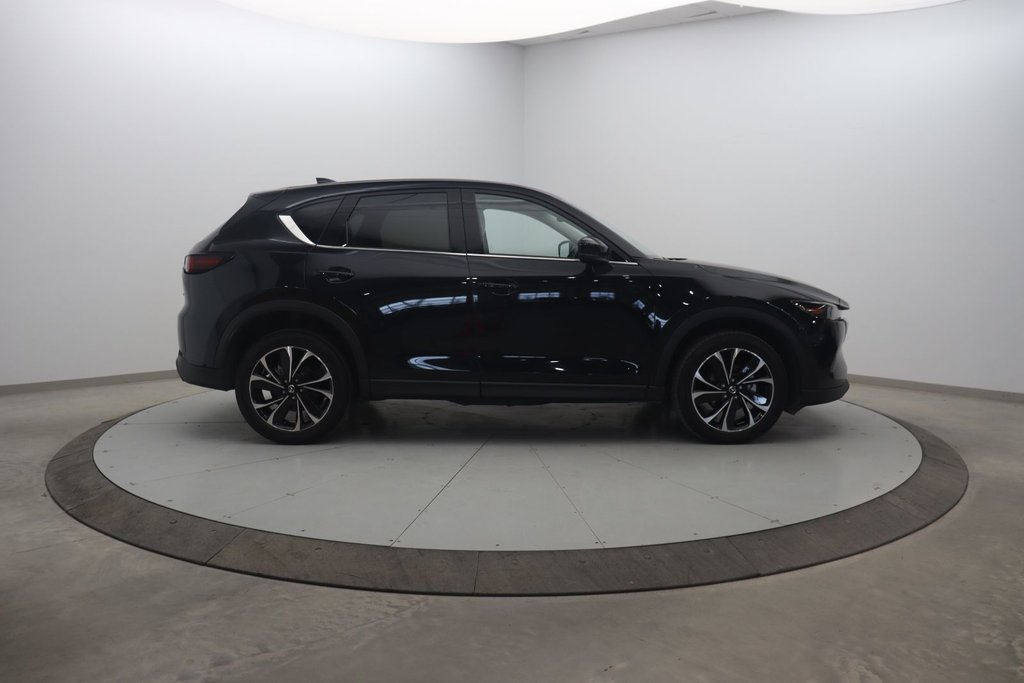 2023 Mazda CX-5 in Jonquière, Quebec - 3 - w1024h768px