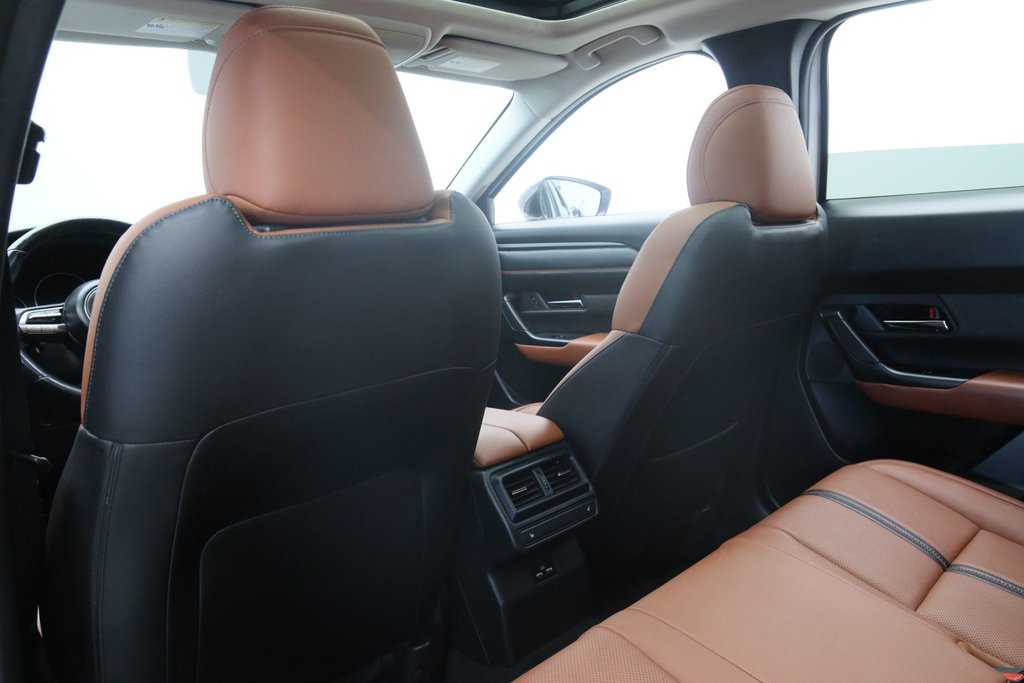 2024 Mazda CX-50 GT in Chicoutimi, Quebec - 10 - w1024h768px