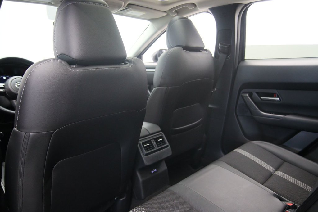 2025 Mazda CX-50 in Jonquière, Quebec - 10 - w1024h768px