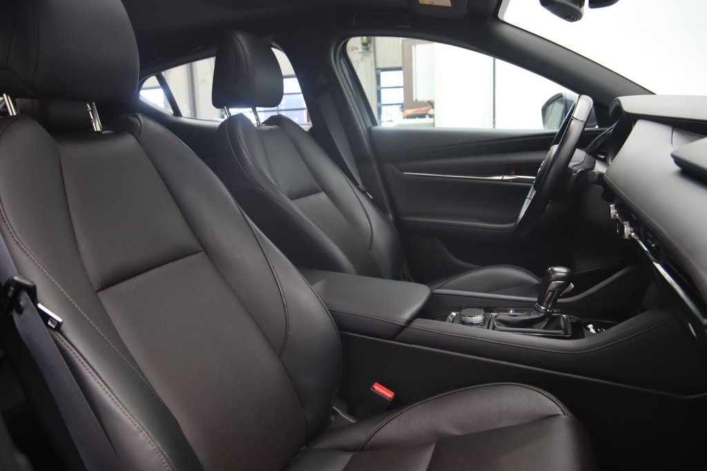 2023 Mazda 3 Sport GT in Chicoutimi, Quebec - 16 - w1024h768px