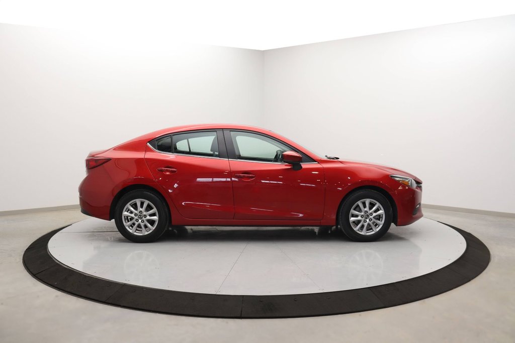 2018 Mazda 3 Touring in Chicoutimi, Quebec - 3 - w1024h768px
