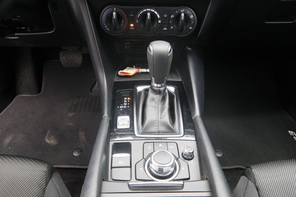 2018 Mazda 3 GX in Chicoutimi, Quebec - 12 - w1024h768px