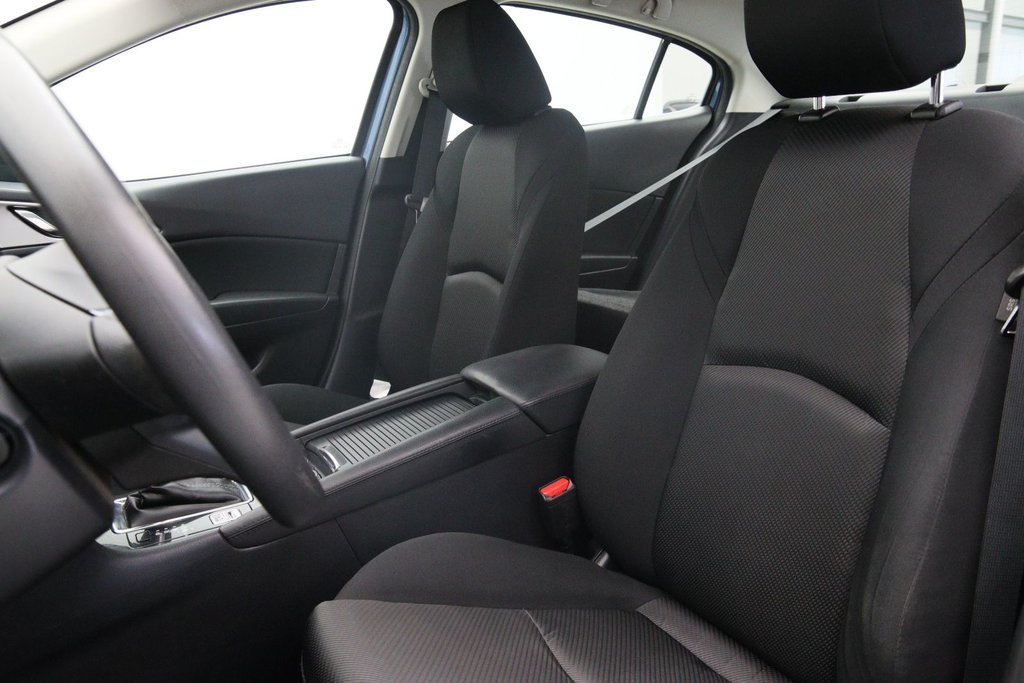 2018 Mazda 3 GX in Chicoutimi, Quebec - 7 - w1024h768px