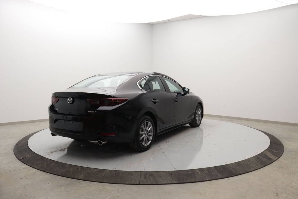2020 Mazda 3 in Sept-Îles, Quebec - 4 - w1024h768px