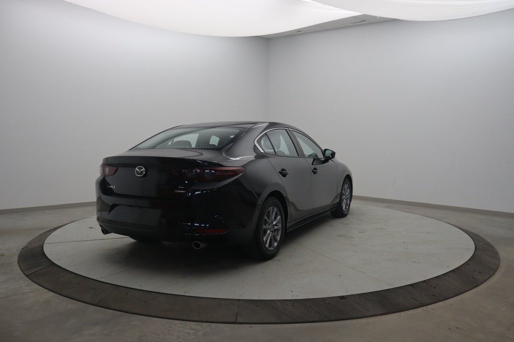 2021 Mazda 3 GX in Chicoutimi, Quebec - 4 - w1024h768px