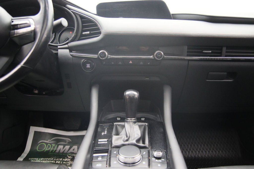 2021 Mazda 3 GS LUXE in Chicoutimi, Quebec - 9 - w1024h768px