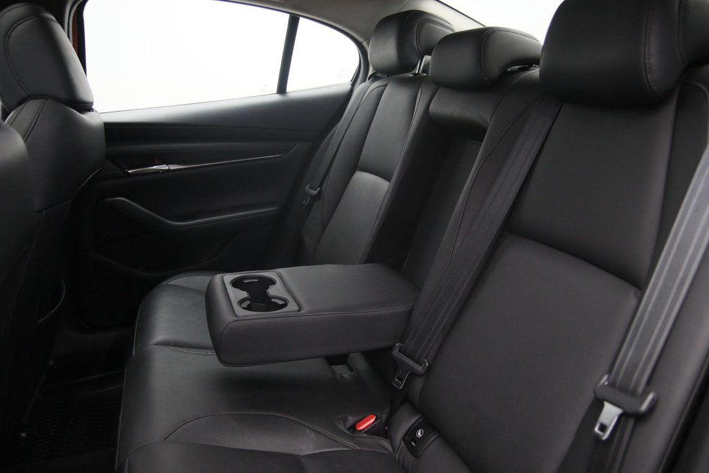 2021 Mazda 3 GS LUXE in Chicoutimi, Quebec - 8 - w1024h768px