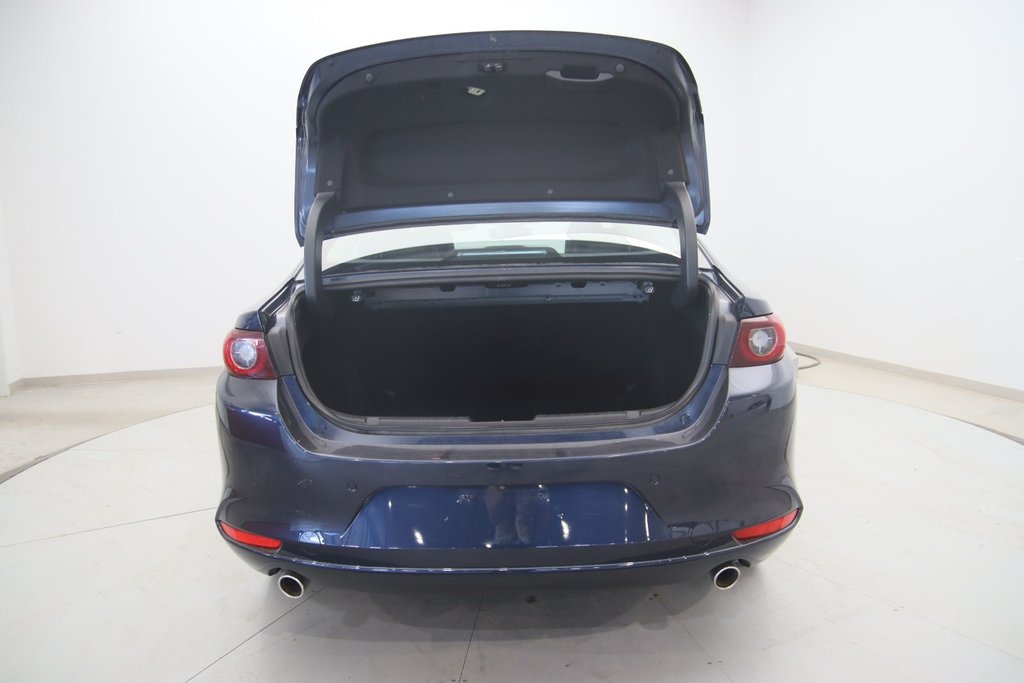 2022 Mazda 3 in Baie-Comeau, Quebec - 18 - w1024h768px