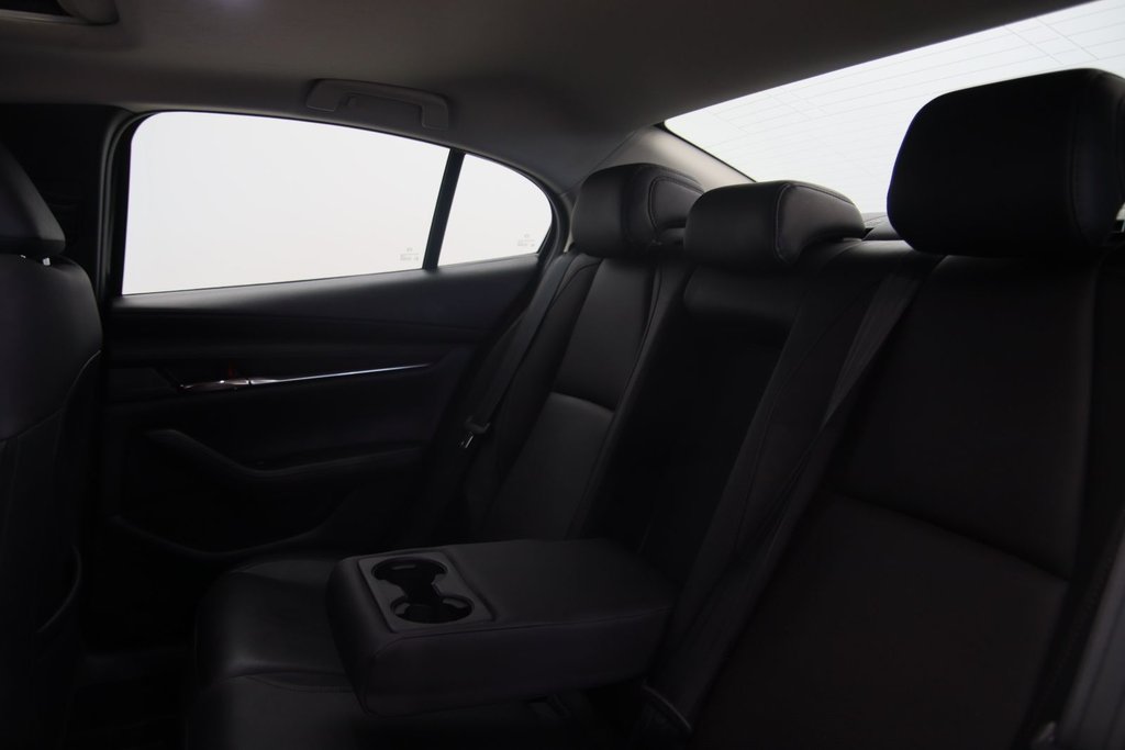 2022 Mazda 3 in Baie-Comeau, Quebec - 10 - w1024h768px