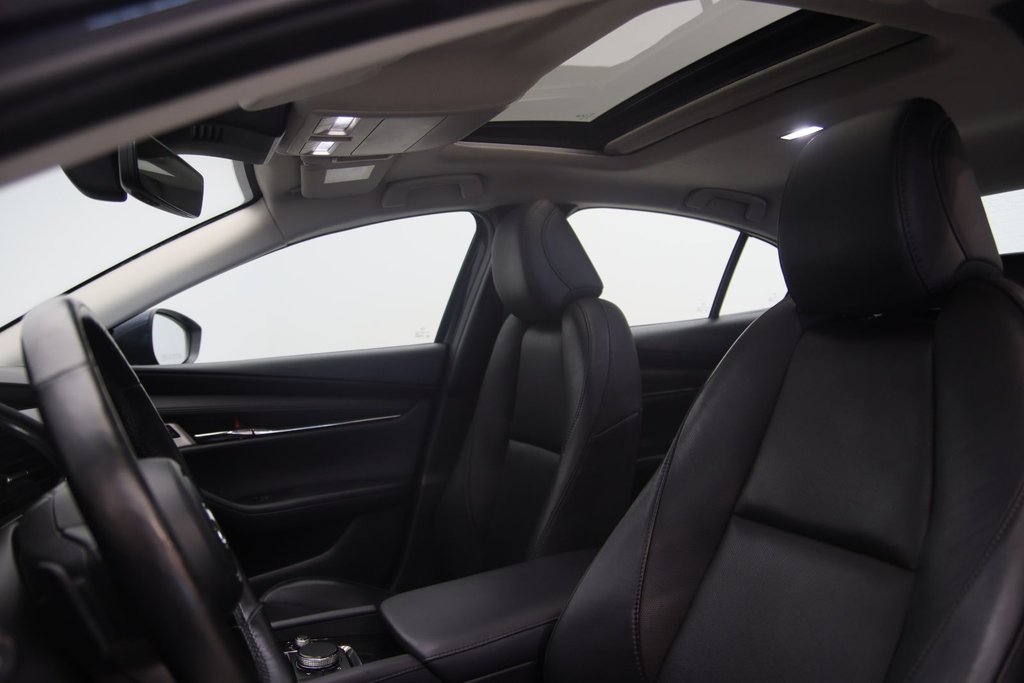 2022 Mazda 3 in Baie-Comeau, Quebec - 7 - w1024h768px