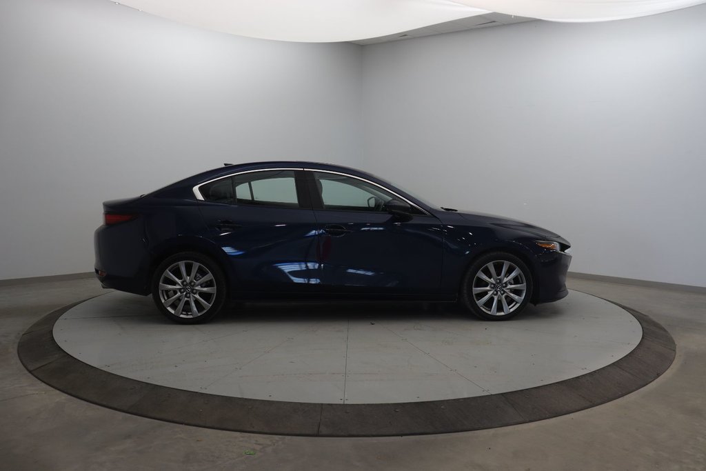 2022 Mazda 3 in Baie-Comeau, Quebec - 3 - w1024h768px