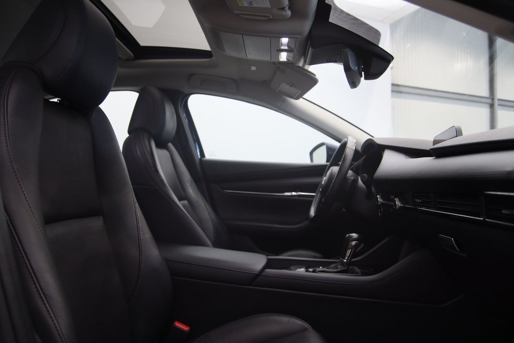 2022 Mazda 3 in Baie-Comeau, Quebec - 16 - w1024h768px
