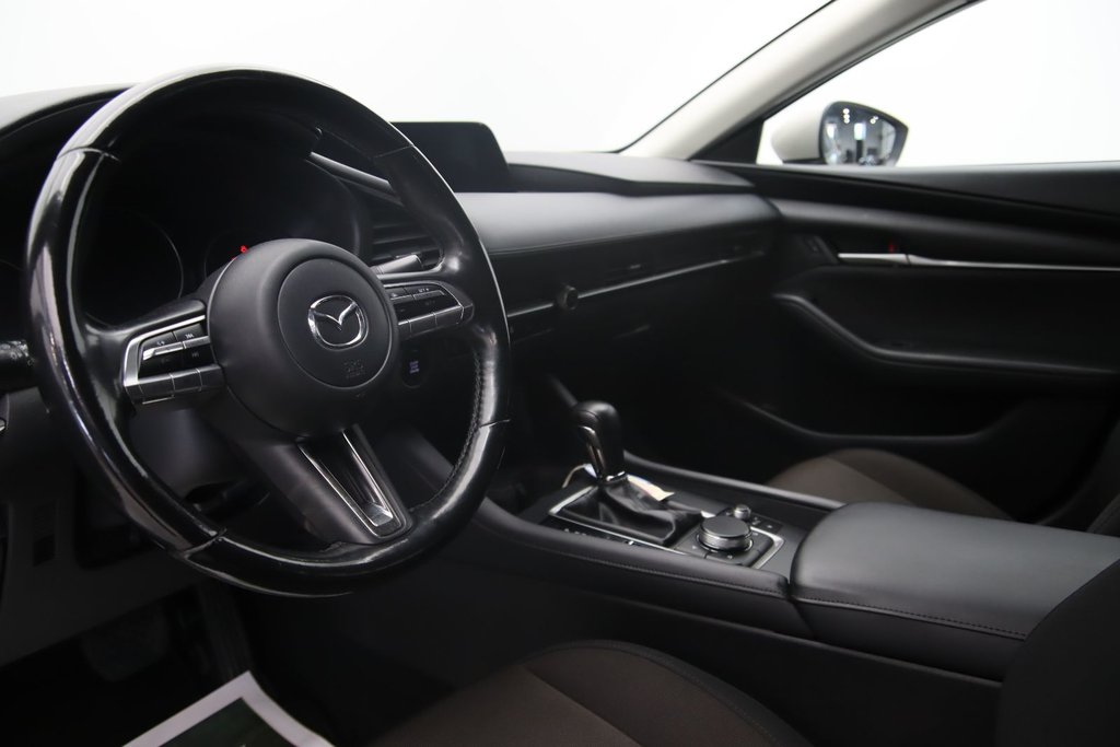 Mazda 3  2022 à Jonquière, Québec - 6 - w1024h768px