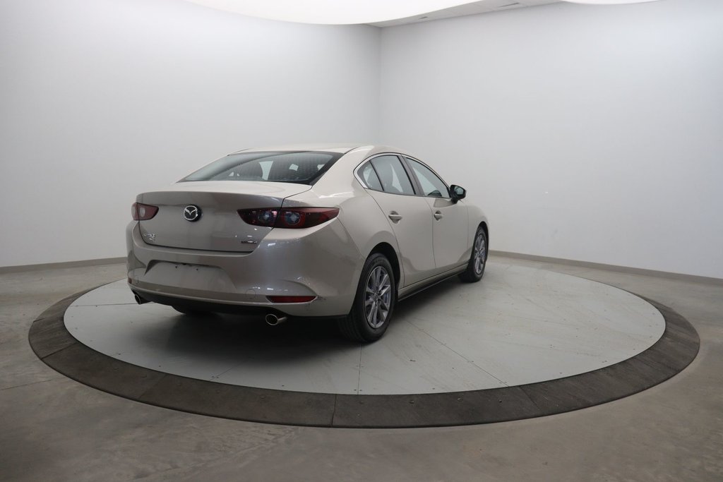 Mazda 3  2022 à Jonquière, Québec - 4 - w1024h768px