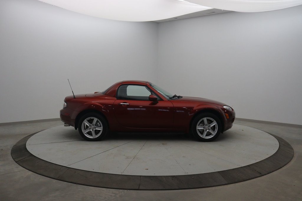 2008 Mazda MX-5 GX in Chicoutimi, Quebec - 3 - w1024h768px