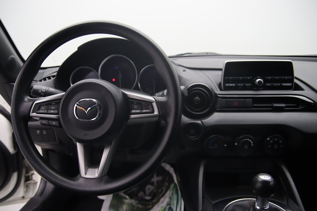 2016 Mazda MX-5 in Jonquière, Quebec - 8 - w1024h768px