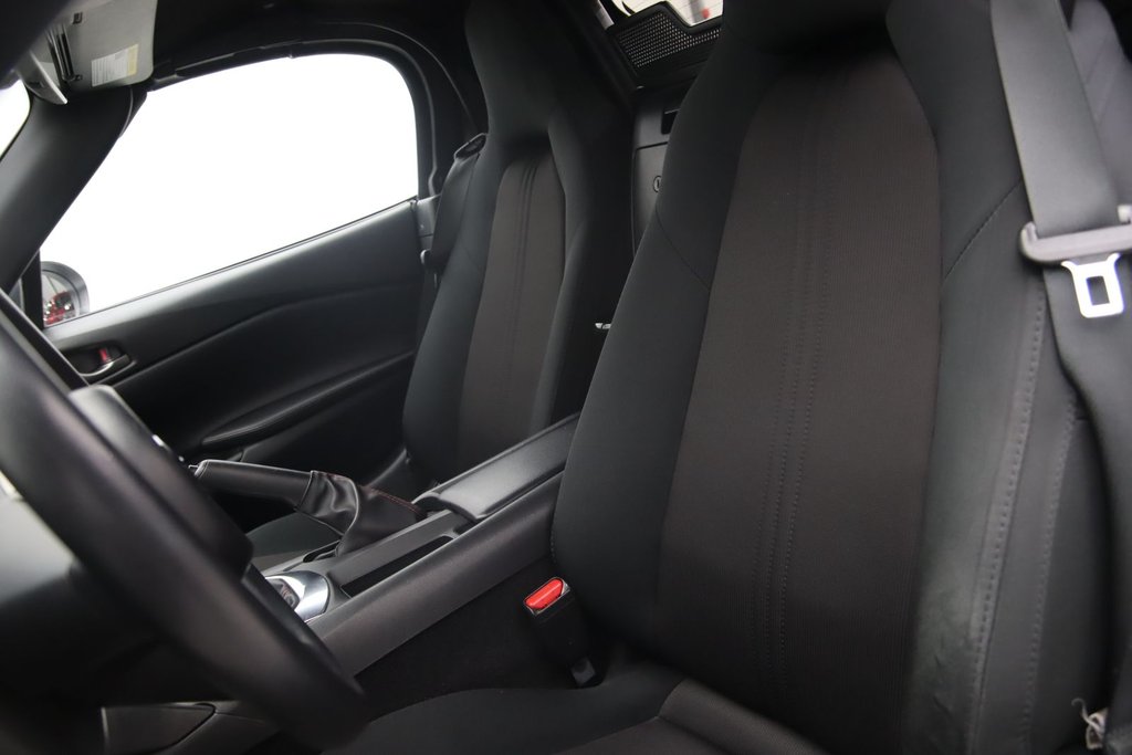 2016 Mazda MX-5 in Jonquière, Quebec - 7 - w1024h768px