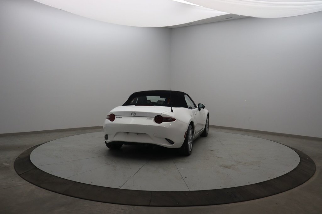 2016 Mazda MX-5 in Jonquière, Quebec - 4 - w1024h768px