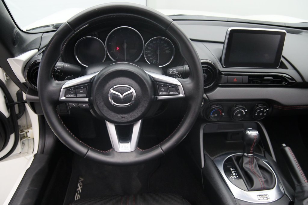 2017 Mazda MX-5 in Jonquière, Quebec - 9 - w1024h768px