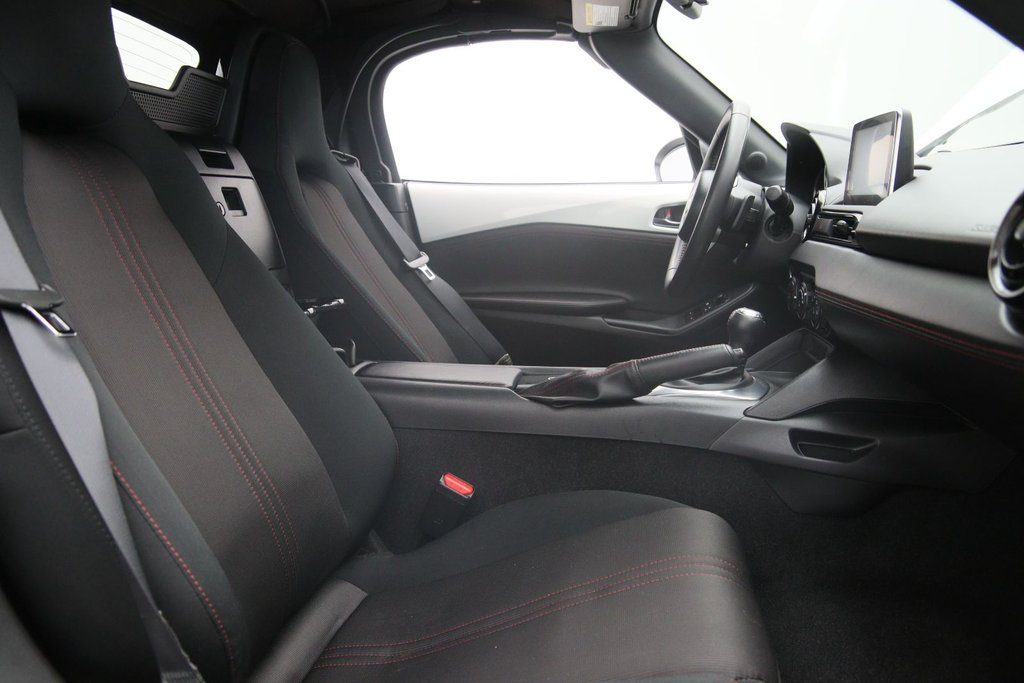 2017 Mazda MX-5 in Jonquière, Quebec - 13 - w1024h768px