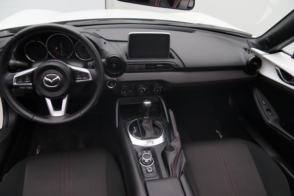 2017 Mazda MX-5 in Jonquière, Quebec - 8 - w1024h768px