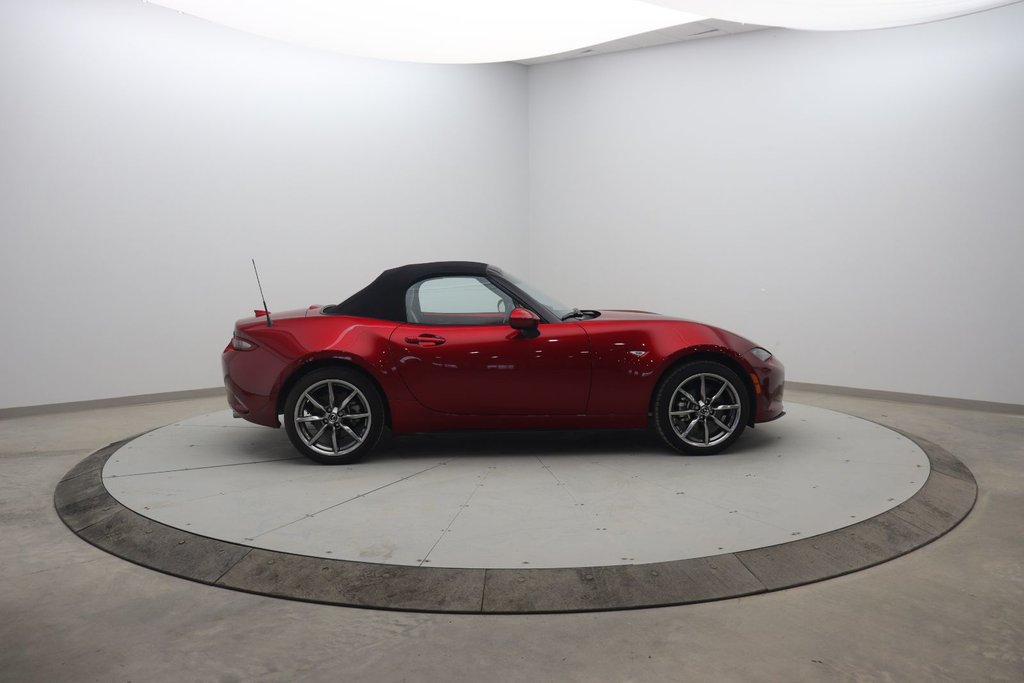 2023 Mazda MX-5 in Baie-Comeau, Quebec - 3 - w1024h768px
