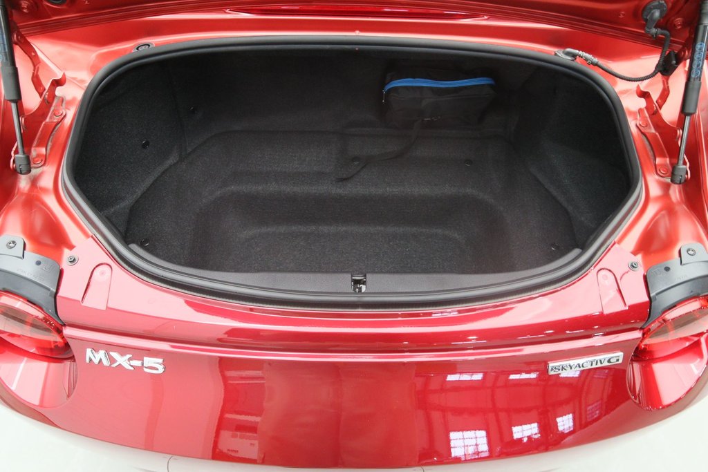 2023 Mazda MX-5 in Baie-Comeau, Quebec - 15 - w1024h768px