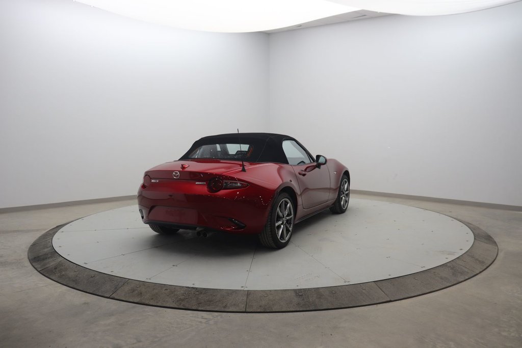 2023 Mazda MX-5 in Baie-Comeau, Quebec - 4 - w1024h768px