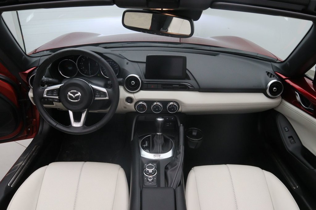 2023 Mazda MX-5 in Baie-Comeau, Quebec - 8 - w1024h768px