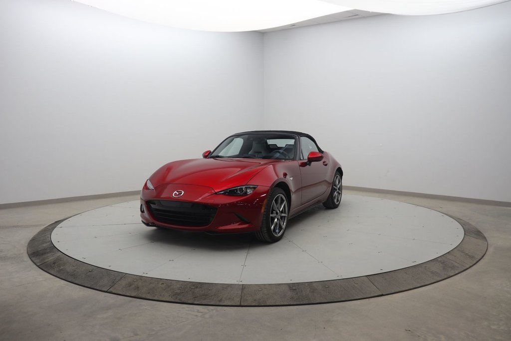 2023 Mazda MX-5 in Baie-Comeau, Quebec - 1 - w1024h768px