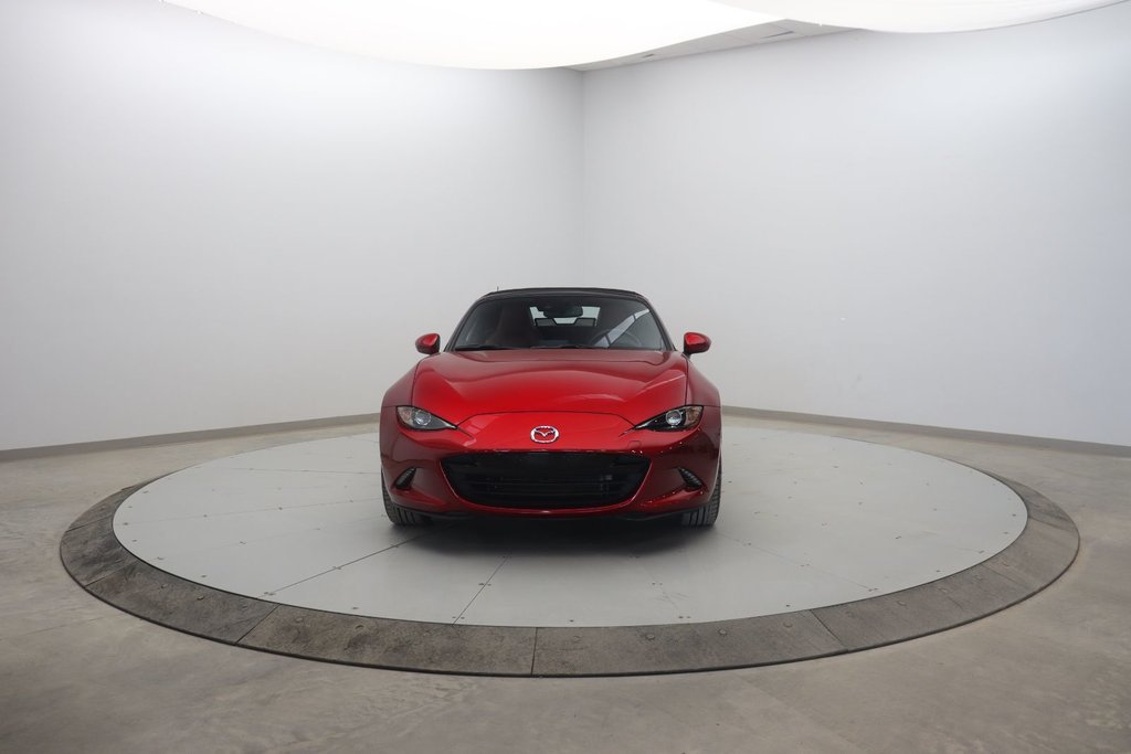 2023 Mazda MX-5 GT in Chicoutimi, Quebec - 2 - w1024h768px