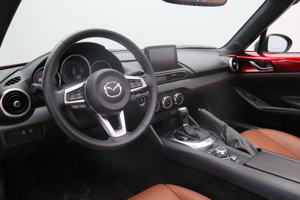 2023 Mazda MX-5 GT in Chicoutimi, Quebec - 7 - w1024h768px