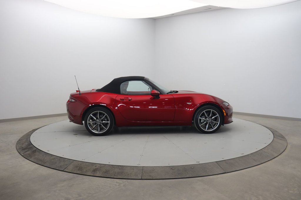 2023 Mazda MX-5 GT in Chicoutimi, Quebec - 3 - w1024h768px