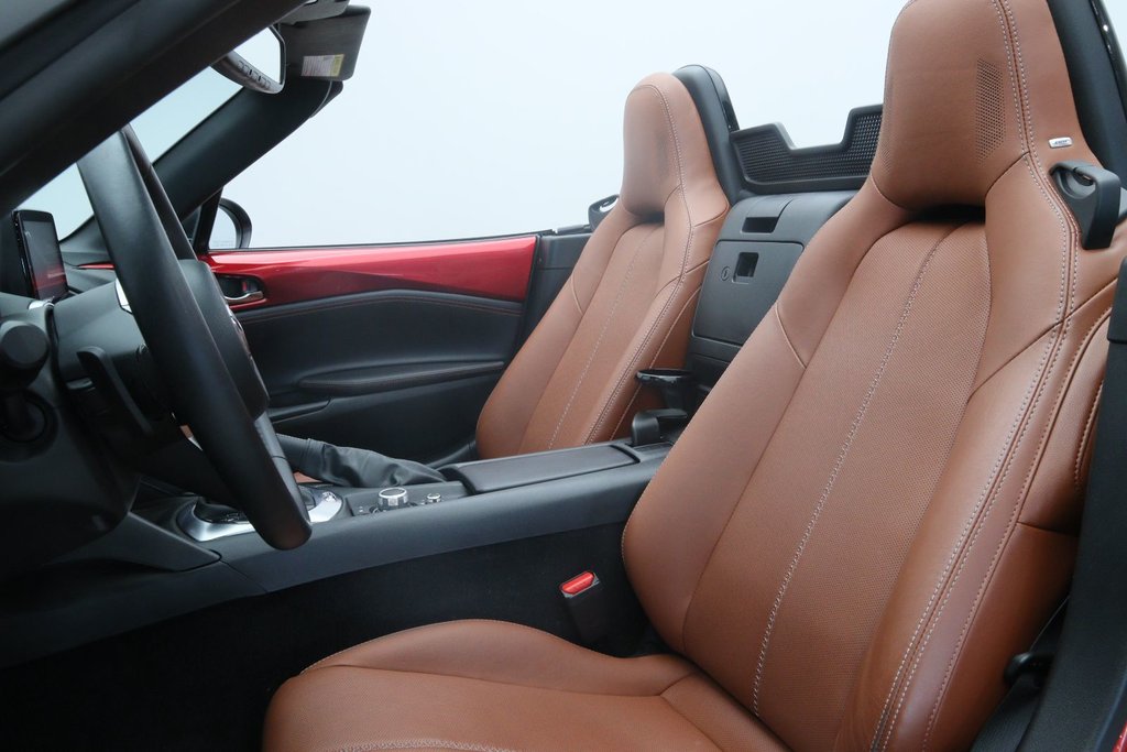 2023 Mazda MX-5 GT in Chicoutimi, Quebec - 6 - w1024h768px
