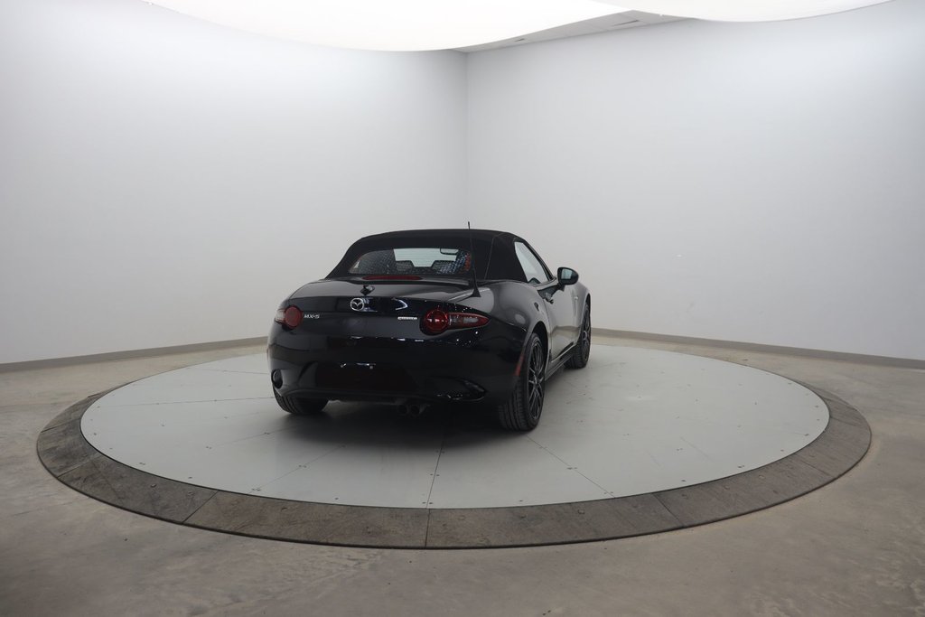 2023 Mazda MX-5 in Sept-Îles, Quebec - 4 - w1024h768px