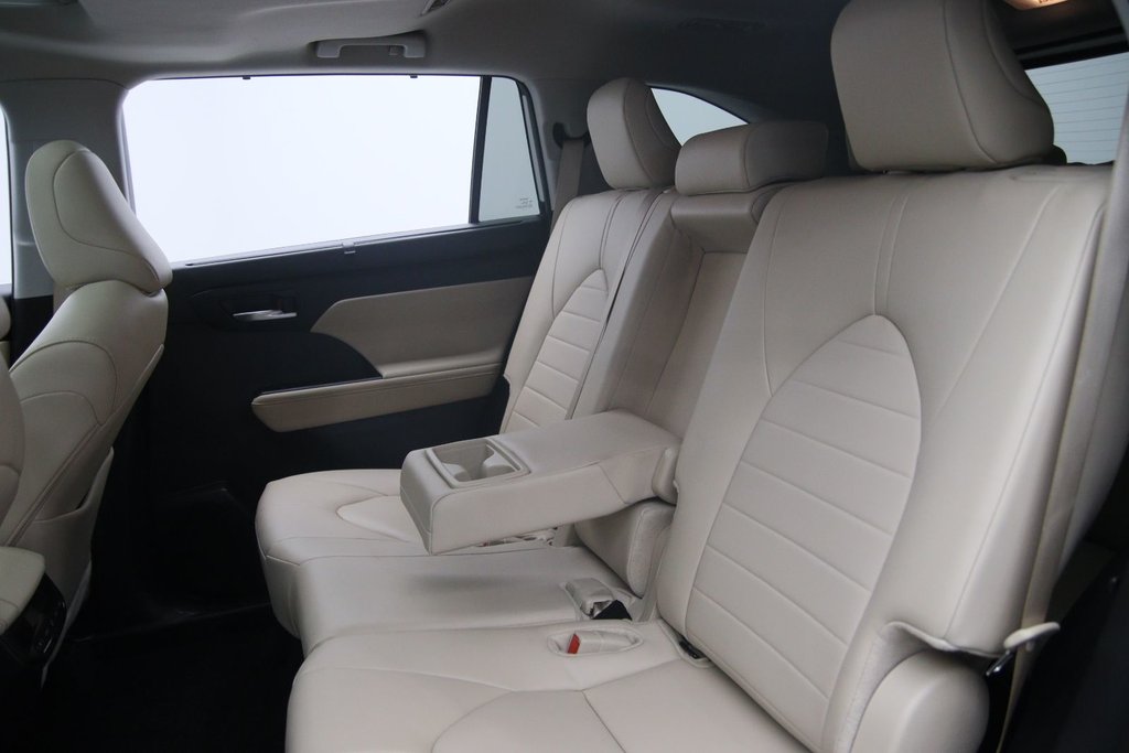 2024 Toyota Highlander in Baie-Comeau, Quebec - 8 - w1024h768px