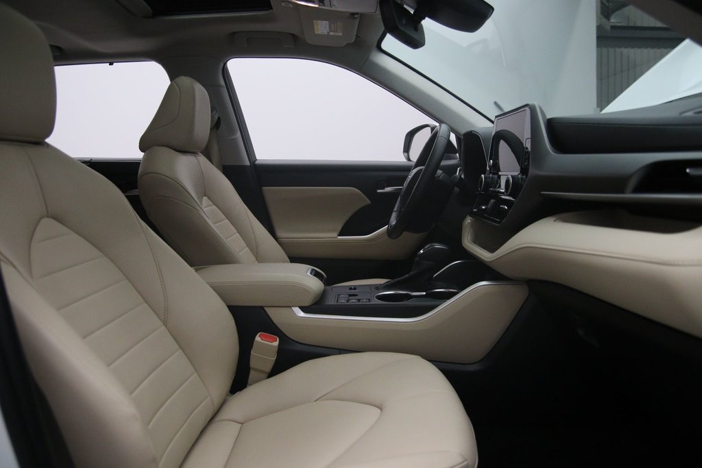 2024 Toyota Highlander in Baie-Comeau, Quebec - 19 - w1024h768px