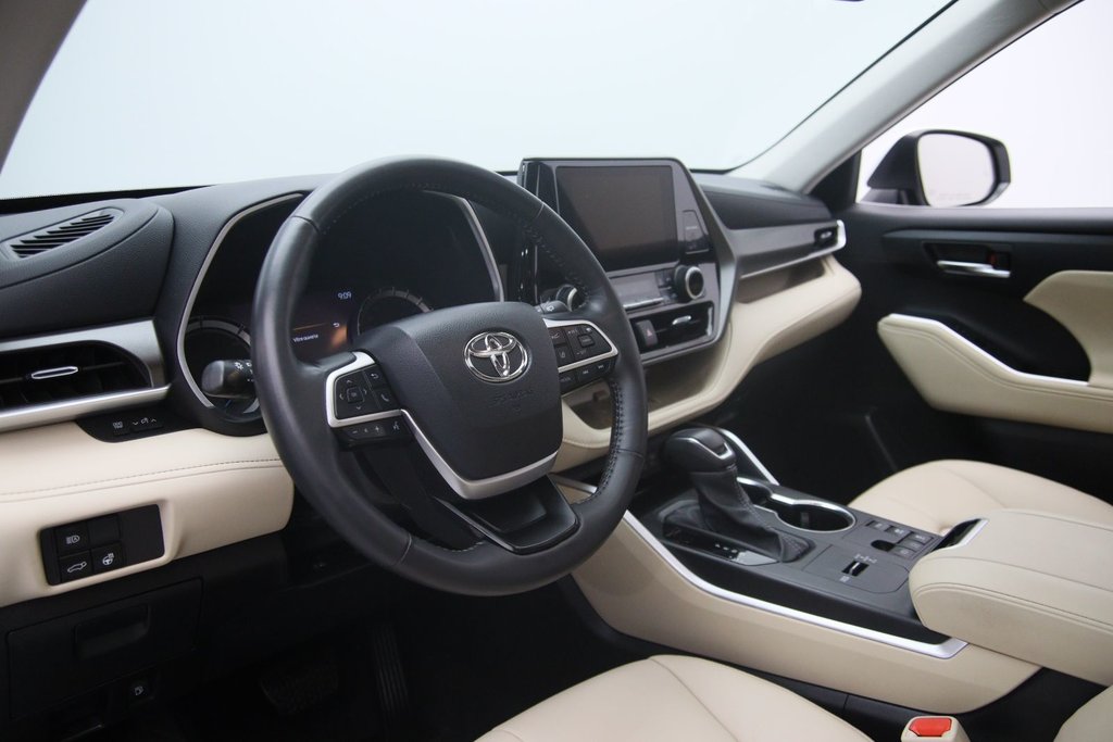 2024 Toyota Highlander in Baie-Comeau, Quebec - 7 - w1024h768px