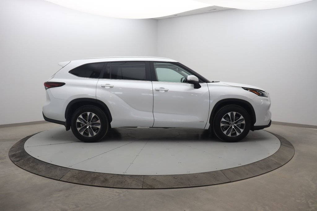 2024 Toyota Highlander in Baie-Comeau, Quebec - 3 - w1024h768px