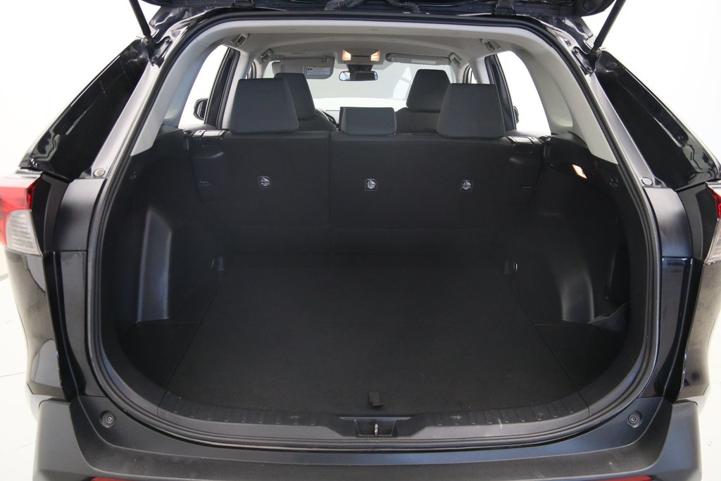 2021 Toyota RAV4 LE in Chicoutimi, Quebec - 17 - w1024h768px