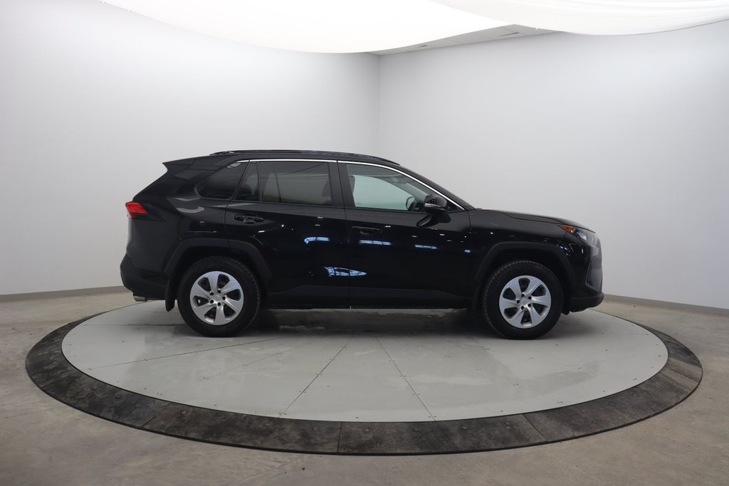 2021 Toyota RAV4 LE in Chicoutimi, Quebec - 3 - w1024h768px