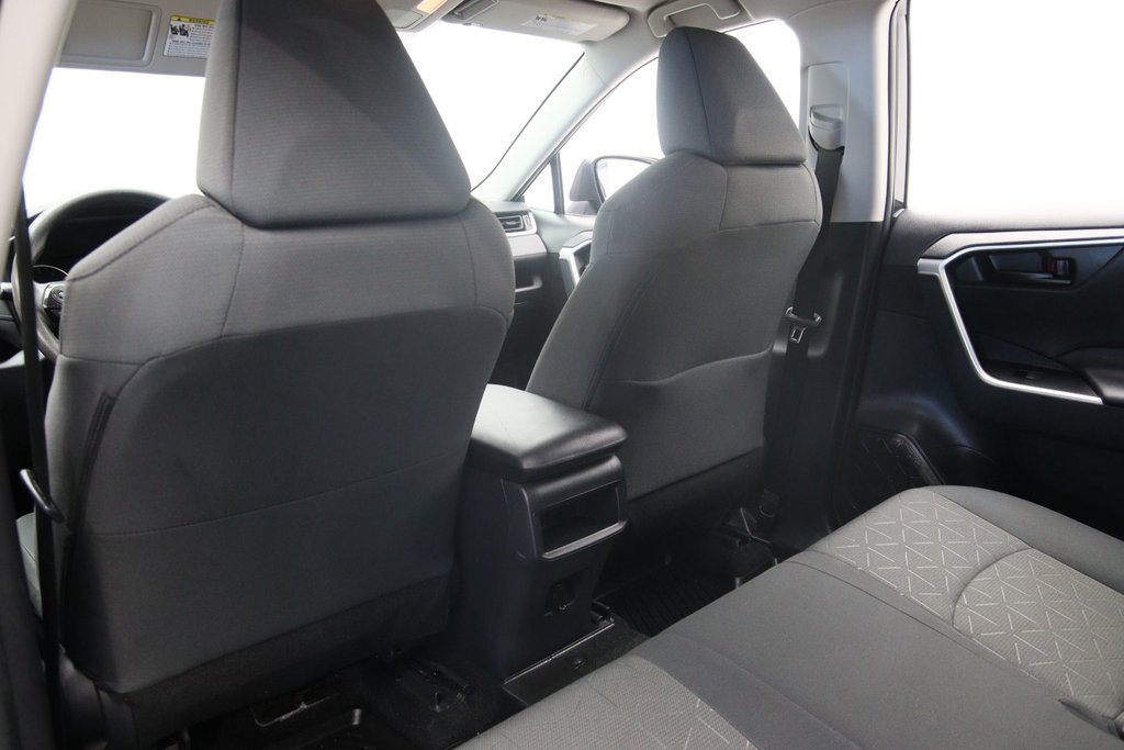 2021 Toyota RAV4 LE in Chicoutimi, Quebec - 9 - w1024h768px
