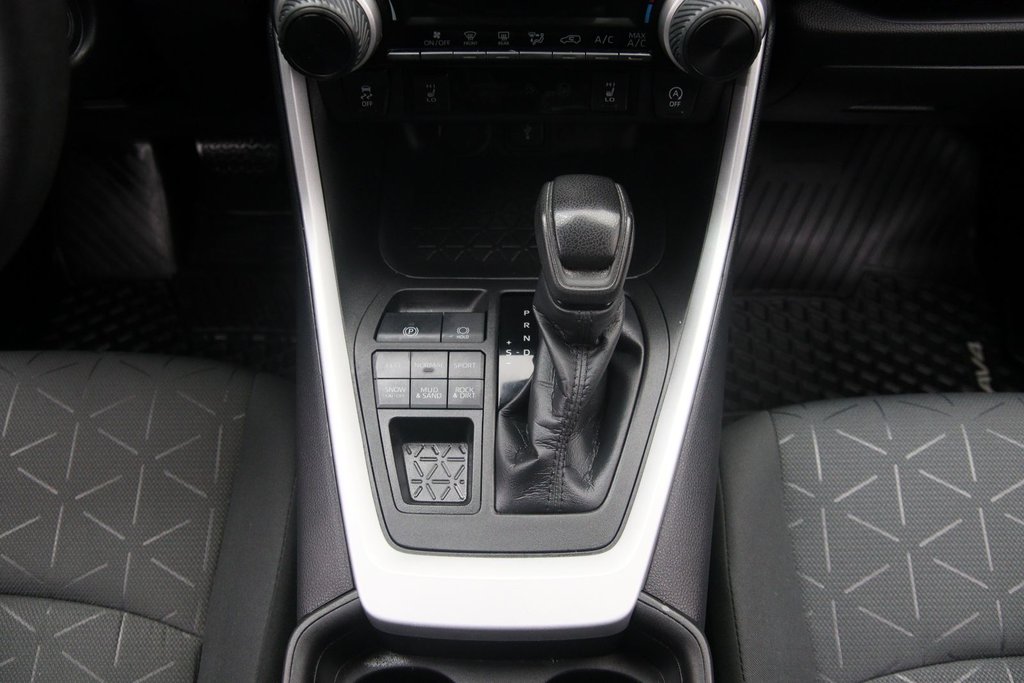 2021 Toyota RAV4 LE in Chicoutimi, Quebec - 12 - w1024h768px