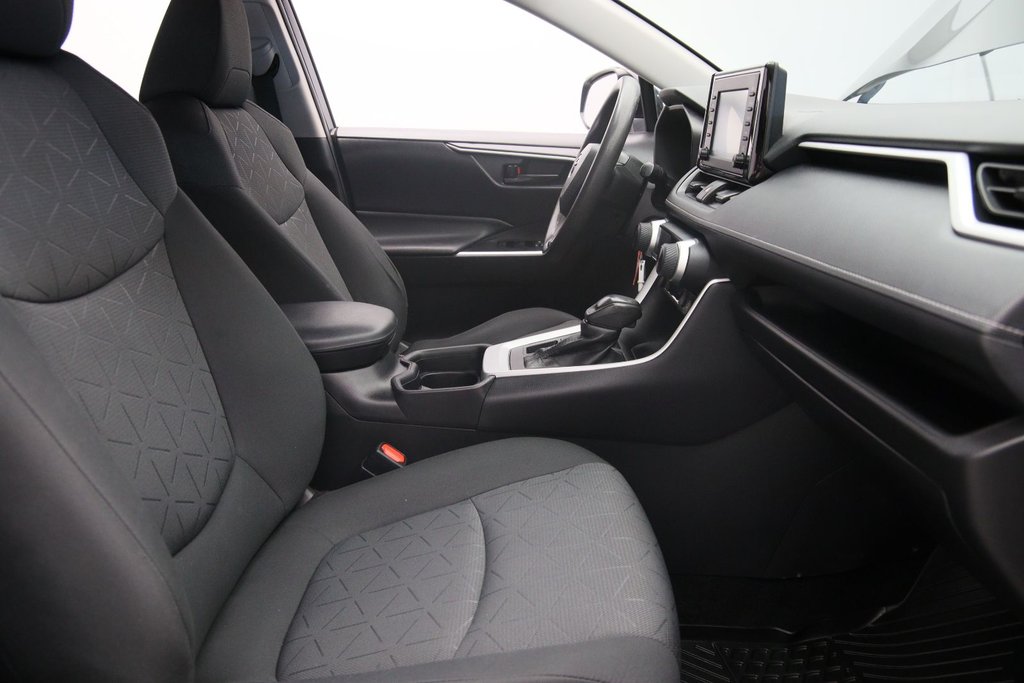 2021 Toyota RAV4 LE in Chicoutimi, Quebec - 16 - w1024h768px