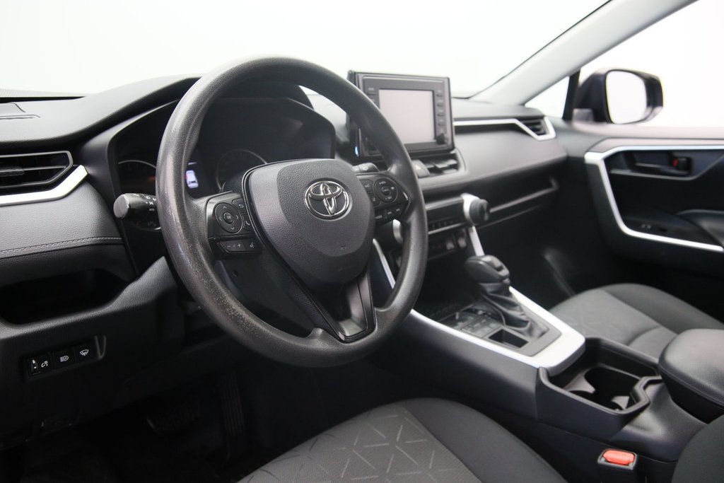 2021 Toyota RAV4 LE in Chicoutimi, Quebec - 7 - w1024h768px