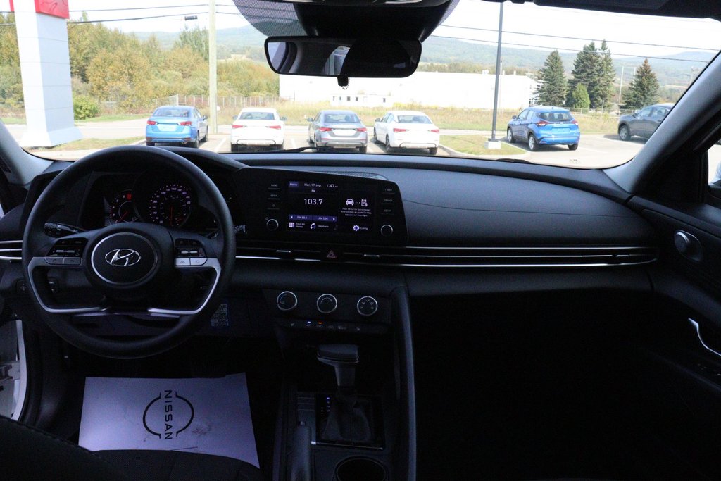 2022 Hyundai Elantra Essential in Jonquière, Quebec - 13 - w1024h768px