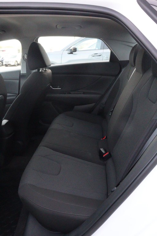 2022 Hyundai Elantra Essential in Jonquière, Quebec - 10 - w1024h768px