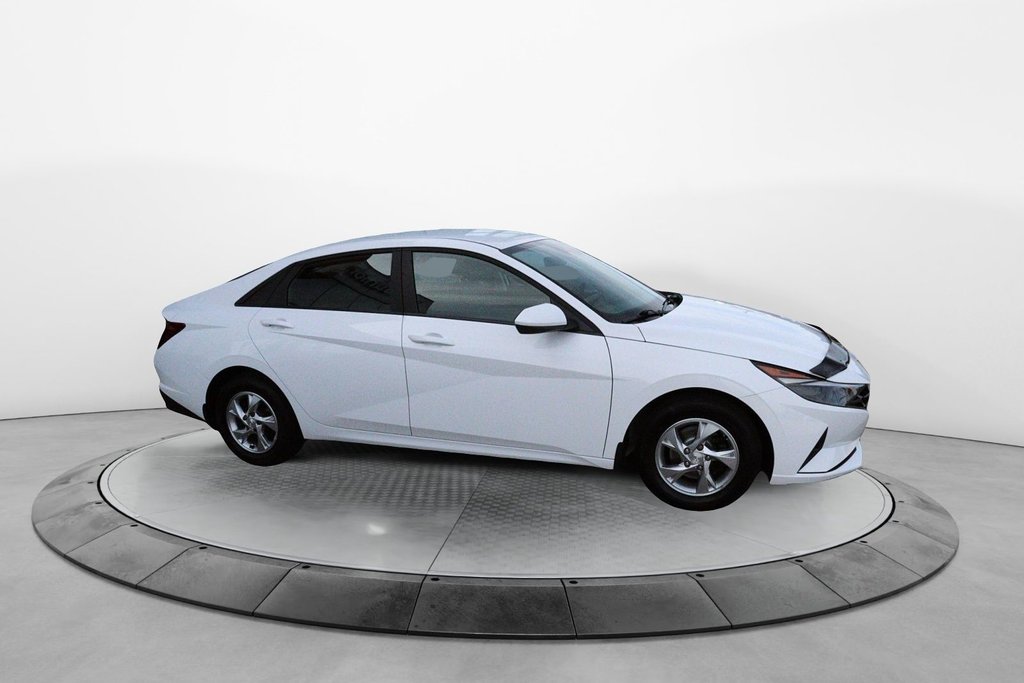 2022 Hyundai Elantra Essential in Jonquière, Quebec - 6 - w1024h768px