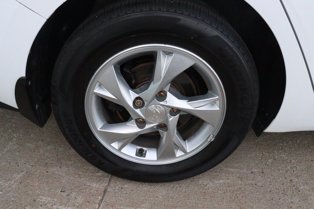 2022 Hyundai Elantra Essential in Jonquière, Quebec - 7 - w1024h768px